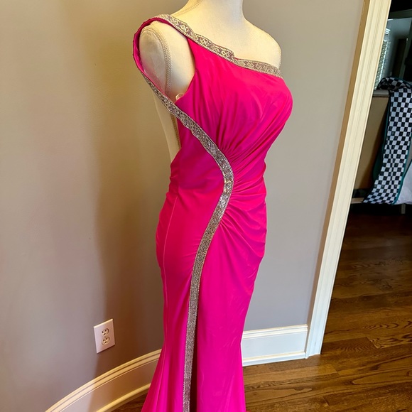 Ladivine by Cinderella Divine Prom Dress new with tags - Picture 3 of 9